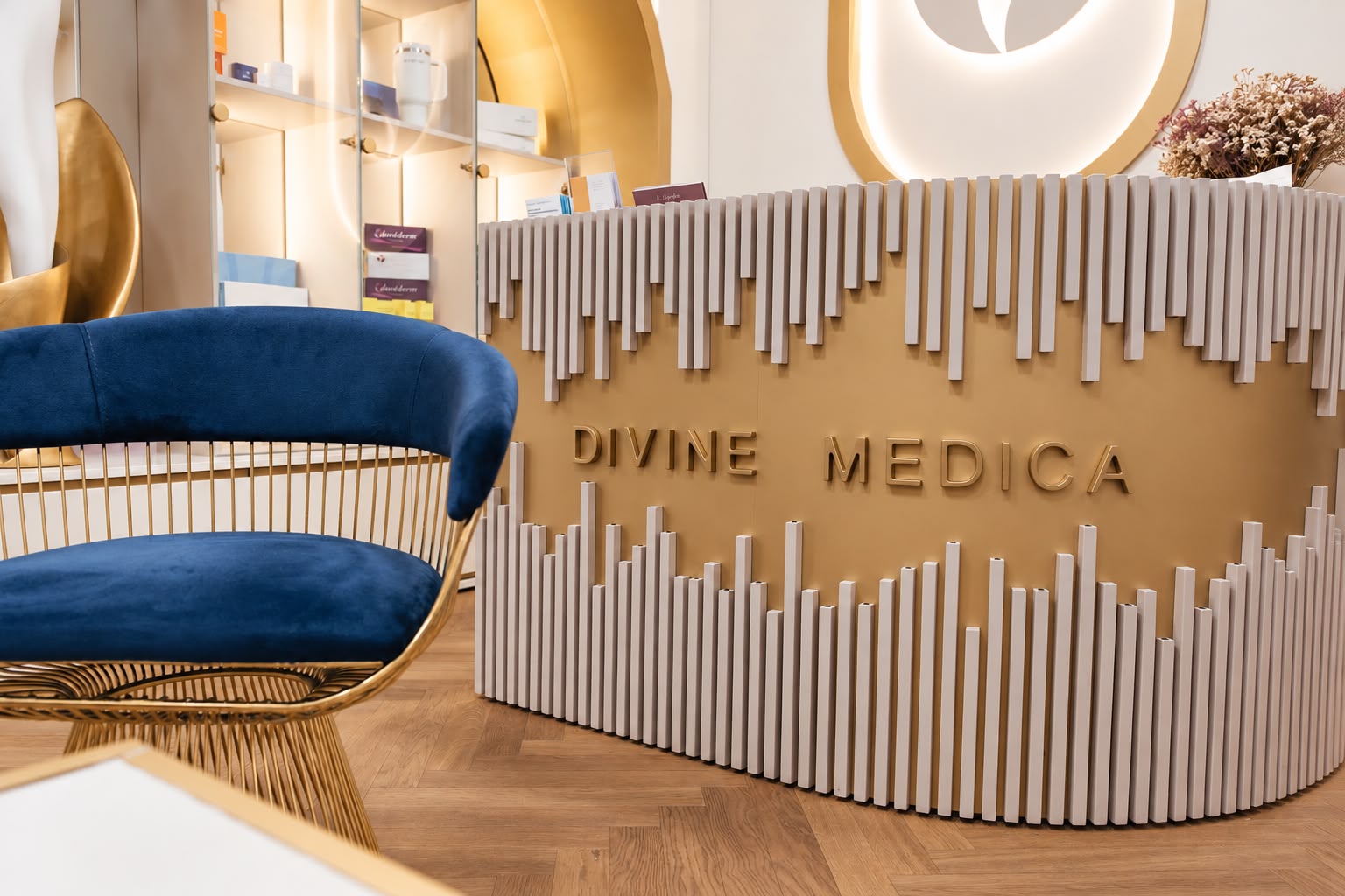 Behandlungsraum der DIVINE Medica Praxis für ästhetische Medizin in München