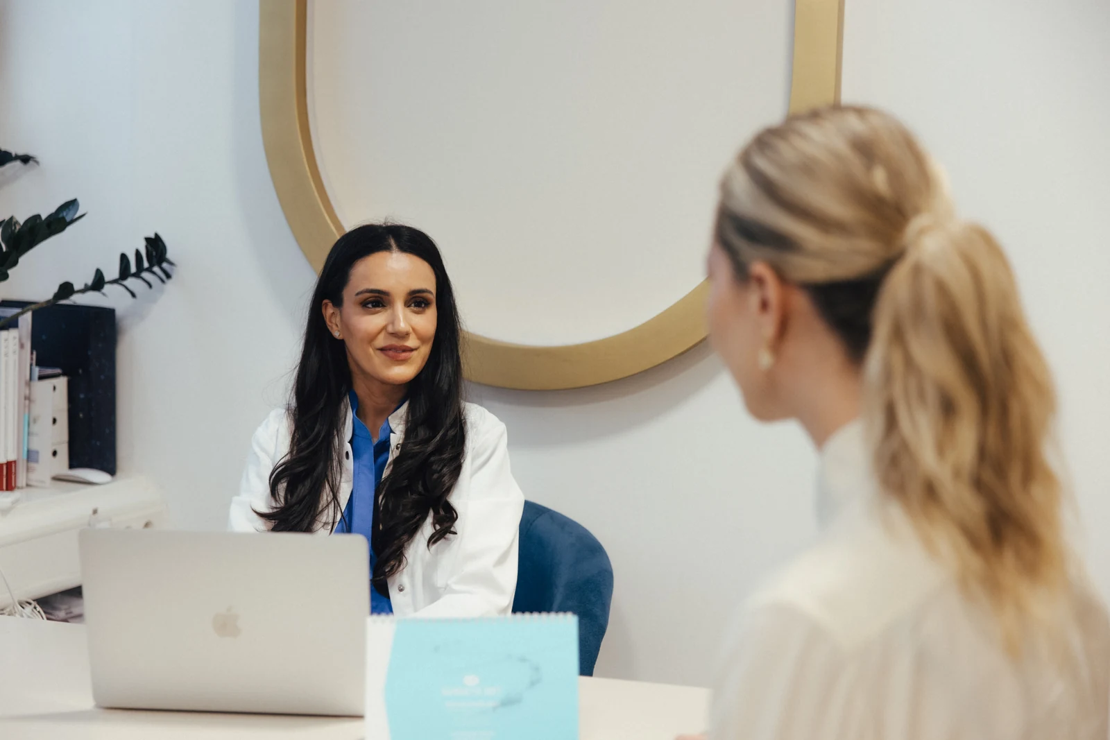 Gespräch während einer Beratung in der Klinik