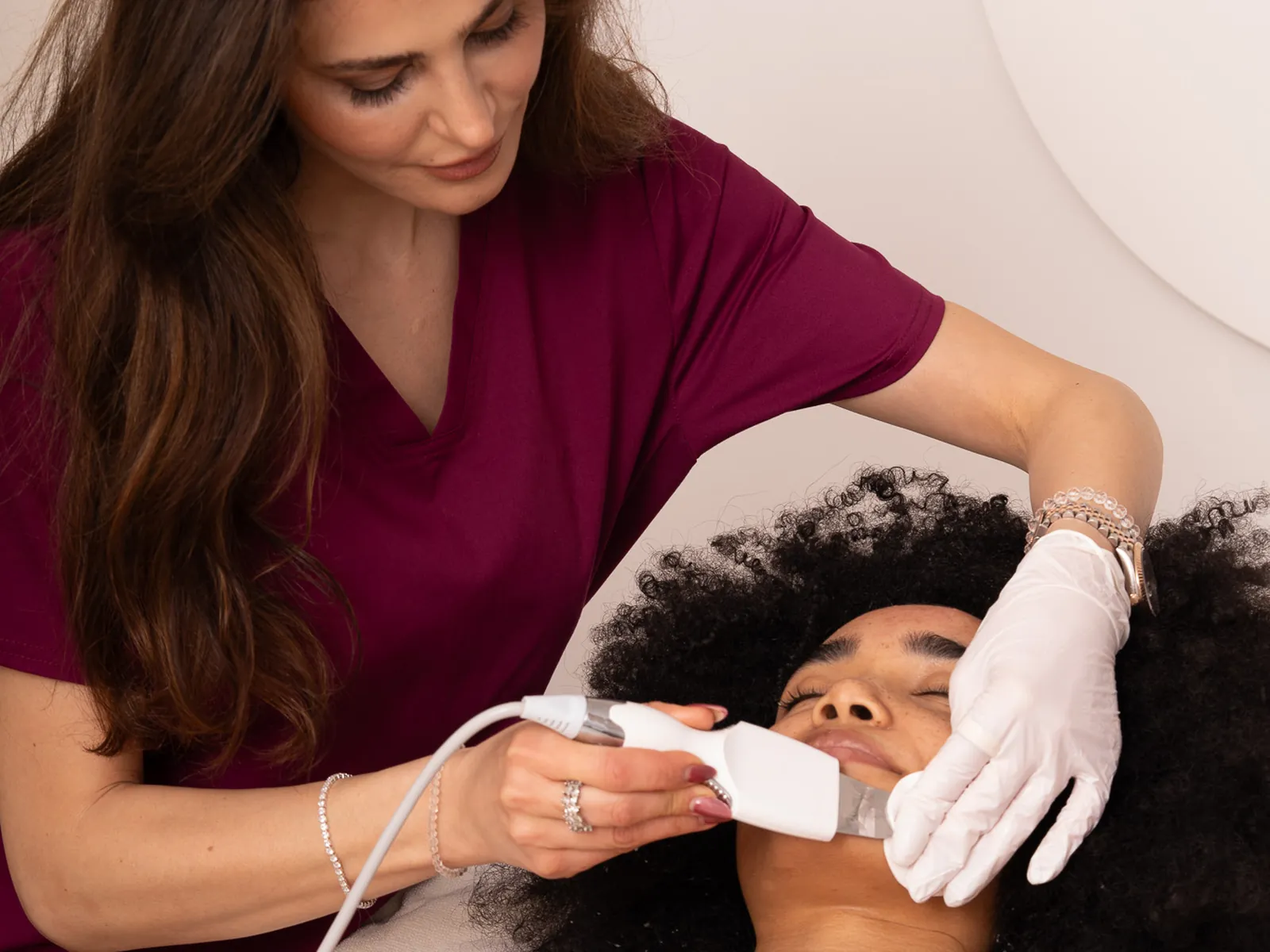 Ultraschall-Tiefenreinigung des Gesichts treatment