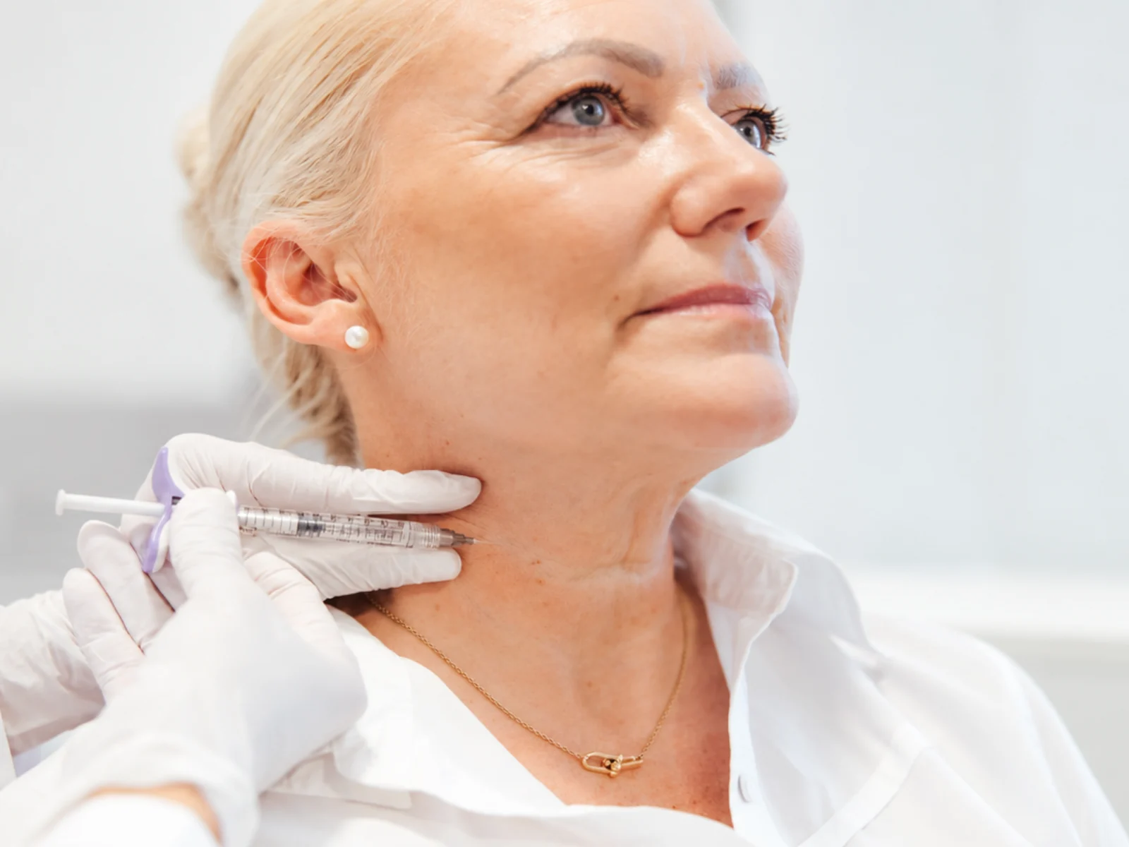DIVINE Neck Lift consultation