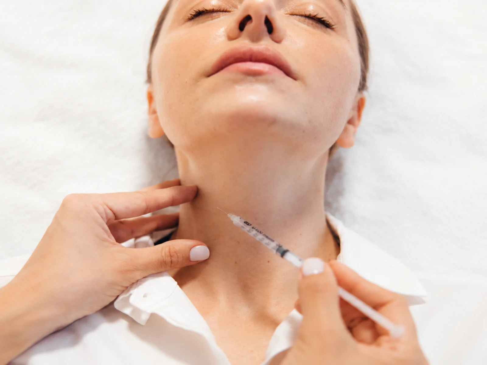 DIVINE Neck Lift treatment